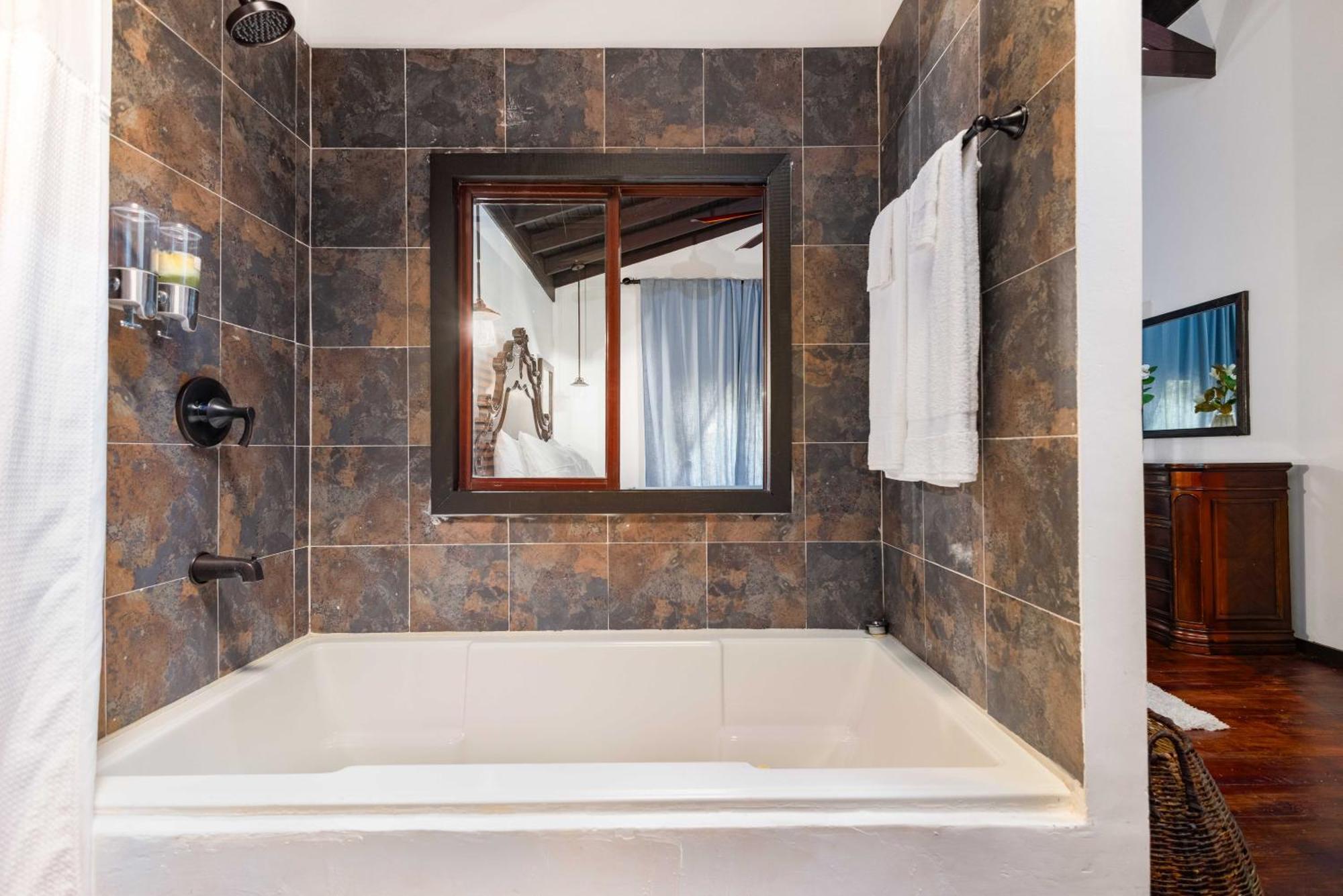 Serendipity Holistic Resort Spa Кингстон Экстерьер фото