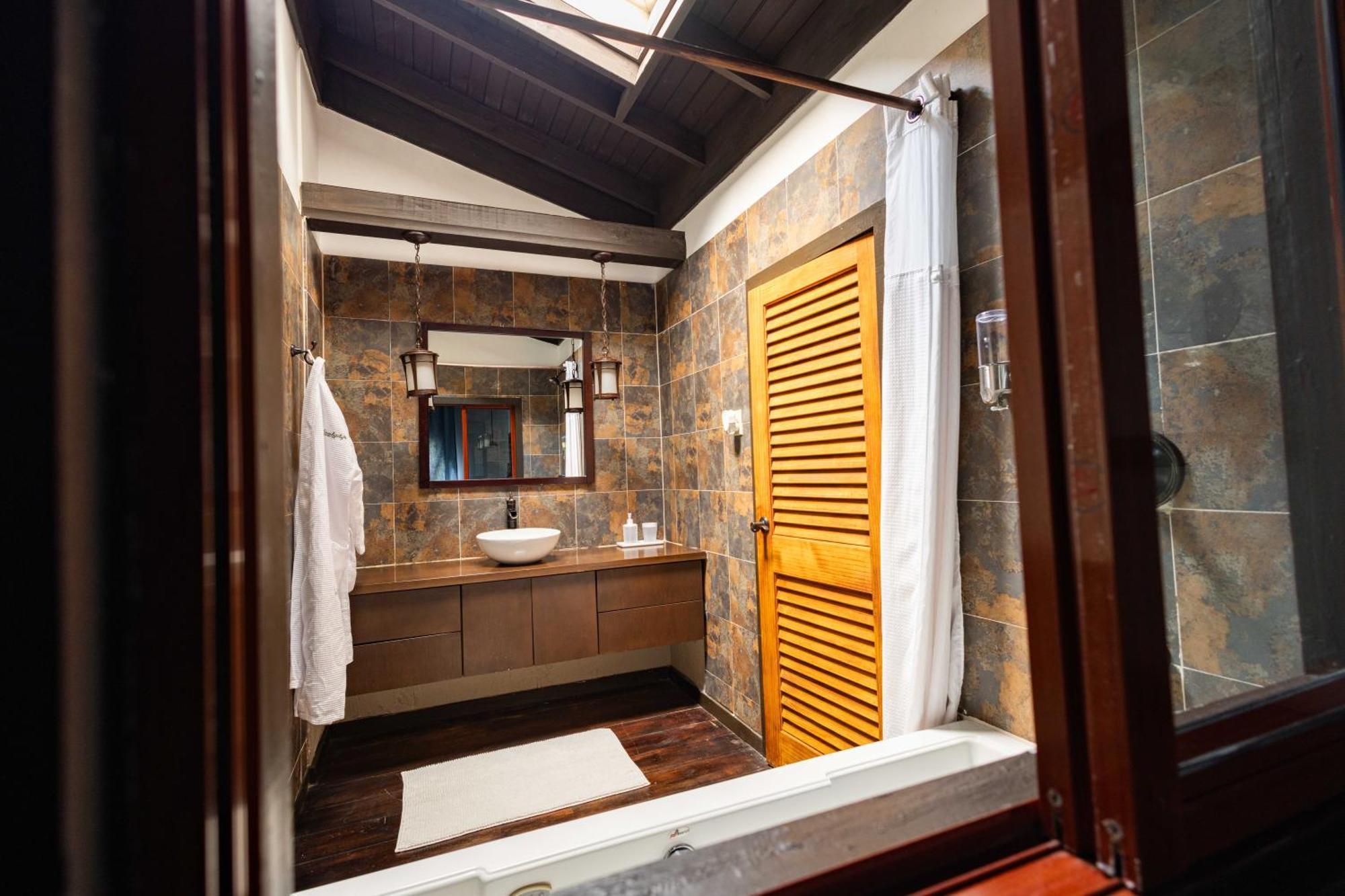 Serendipity Holistic Resort Spa Кингстон Экстерьер фото